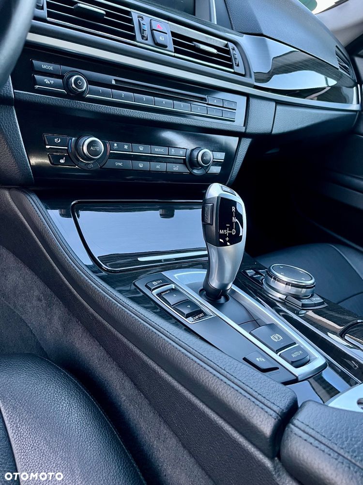 BMW Seria 5 525d Touring Luxury Line - 15