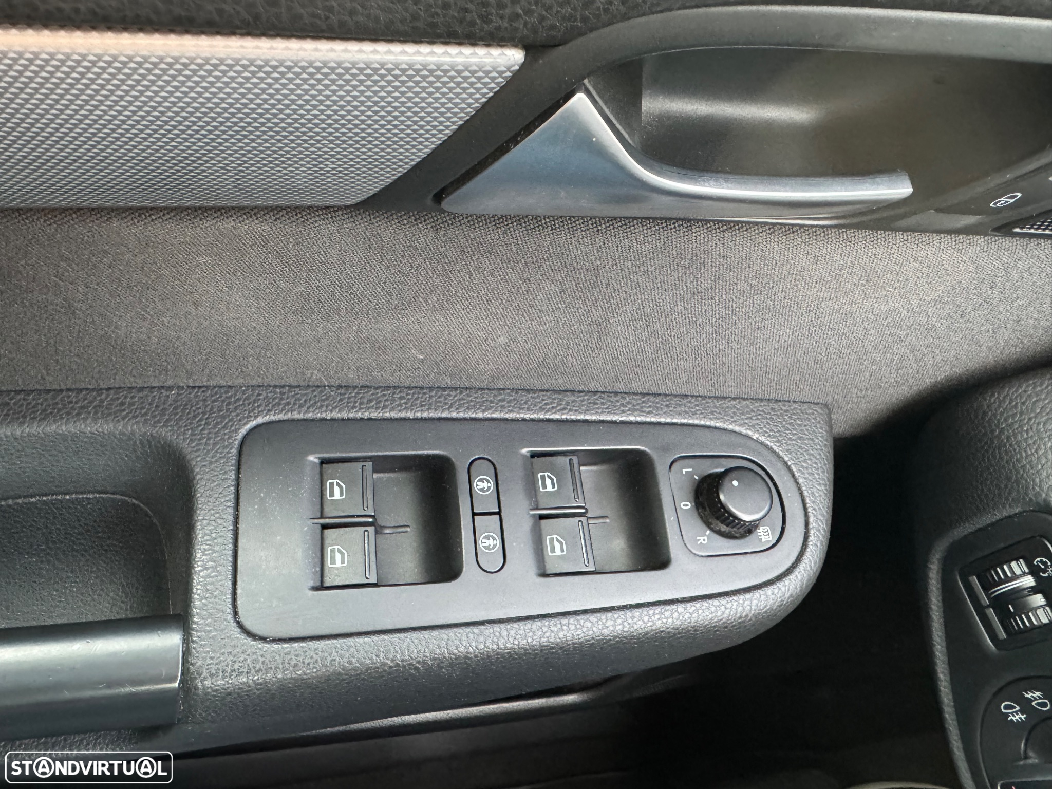 VW Sharan 2.0 TDI Confortline DSG - 23