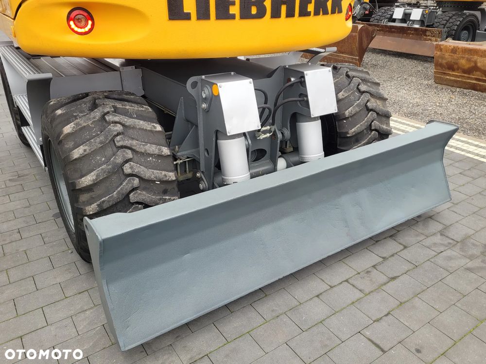 Liebherr A910 compact / 9200h / SUPER STAN / - 10