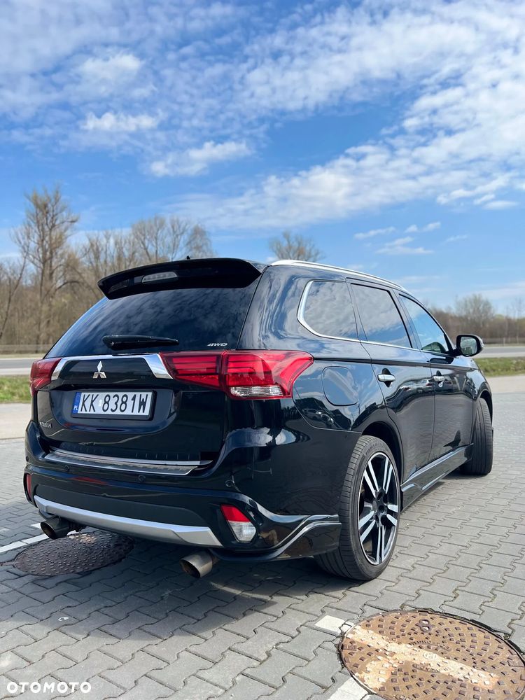 Mitsubishi Outlander 2.0 4WD Plus - 5