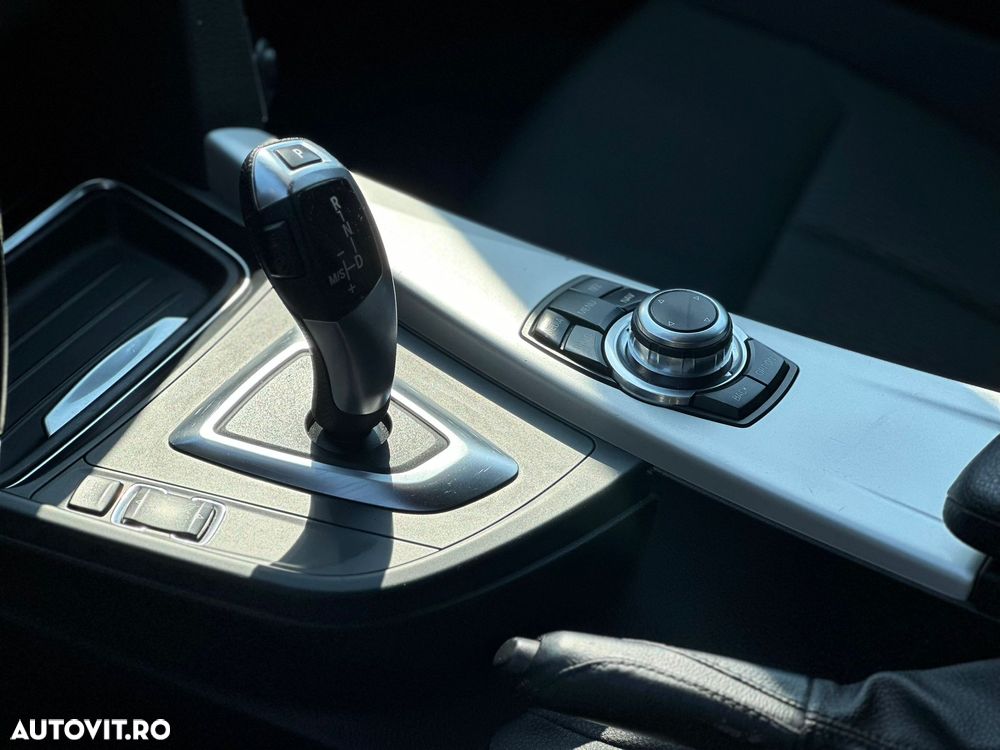 BMW Seria 3 318d Aut. - 25