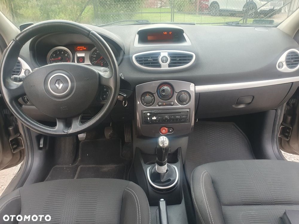 Renault Clio 1.2 16V TCE Tech Run - 19