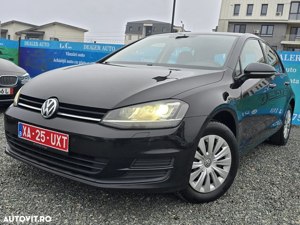 Volkswagen Golf - 1