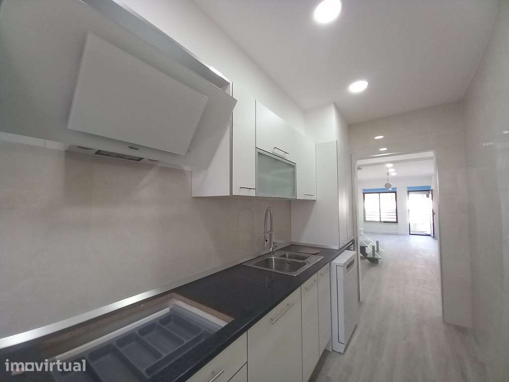 Duplex T4 Costa da Caparica, com terraço, a 300 metros da praia - Grande imagem: 2/16
