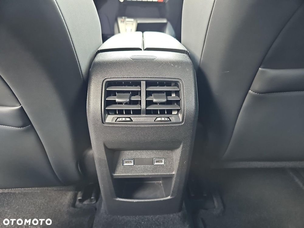 Peugeot 408 - 32