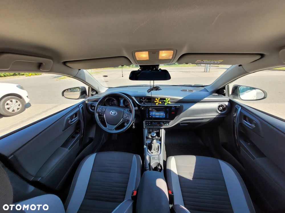 Toyota Auris 1.6 Premium - 12