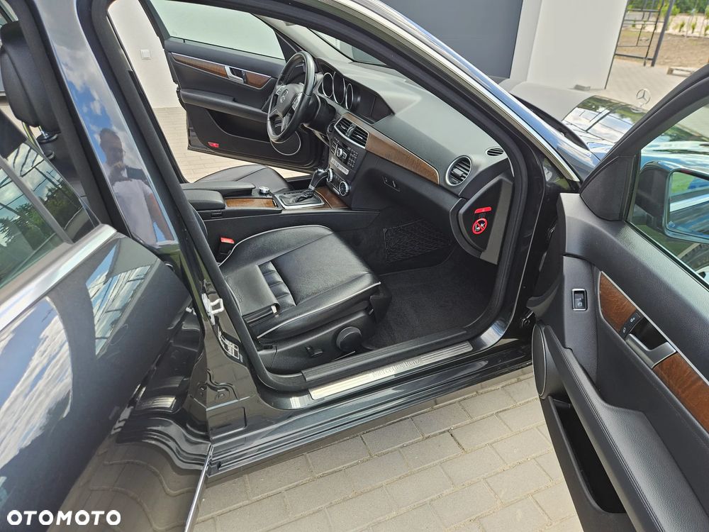 Mercedes-Benz Klasa C 200 (BlueEFFICIENCY) 7G-TRONIC Elegance - 23