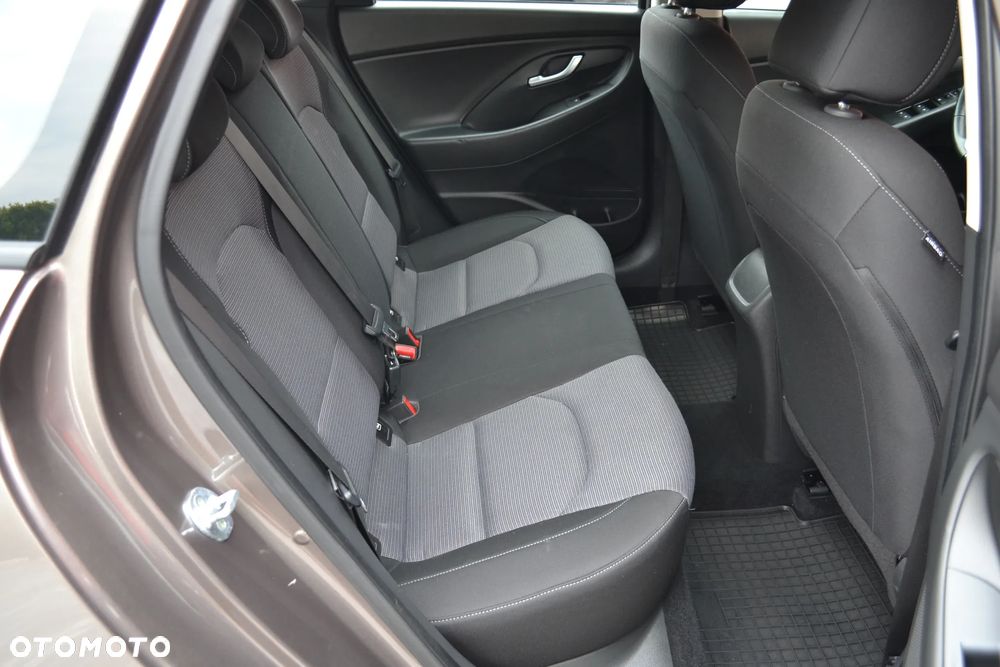Hyundai i30 1.5 DPI Classic + - 11