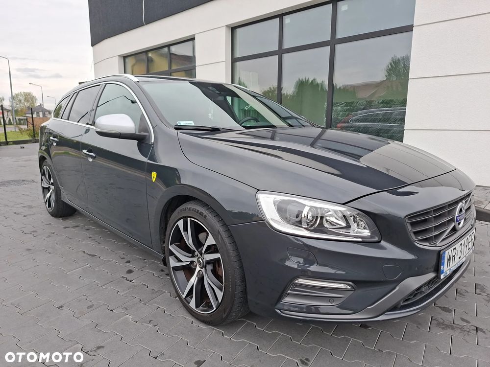Volvo V60 D4 R-Design - 2
