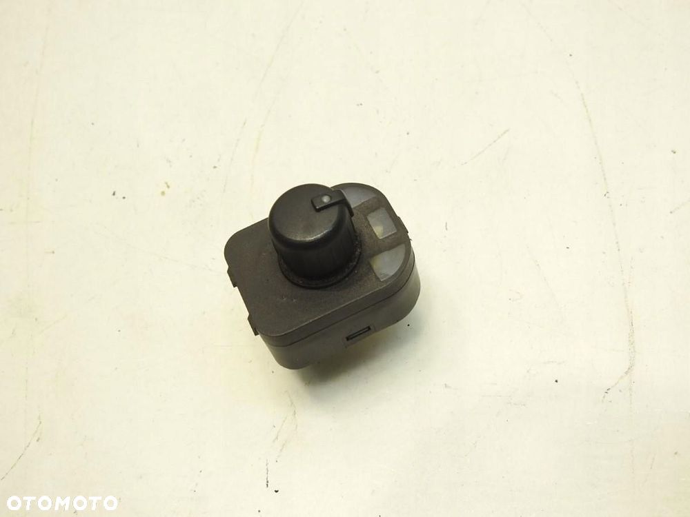 PRZYCISK REGULACJI LUSTEREK AUDI A3 8P 8E0959563 - 7