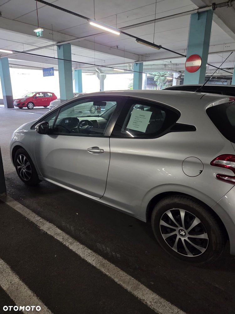 Peugeot 208 2013 photo 2