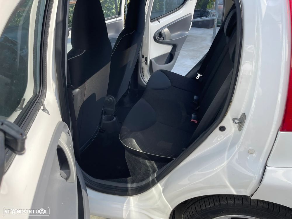Peugeot 107 - 12