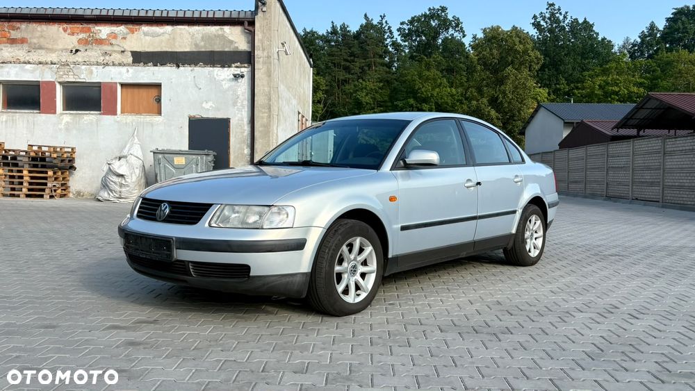 Volkswagen Passat 1.6 Comfortline - 2