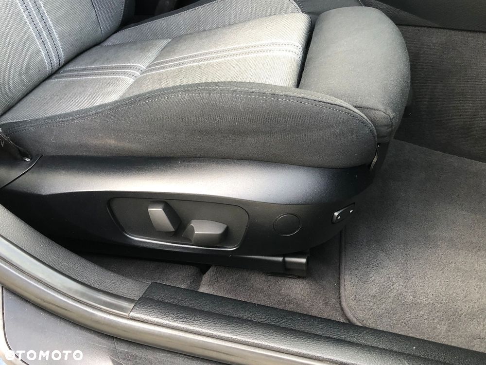 BMW X1 xDrive20d - 27