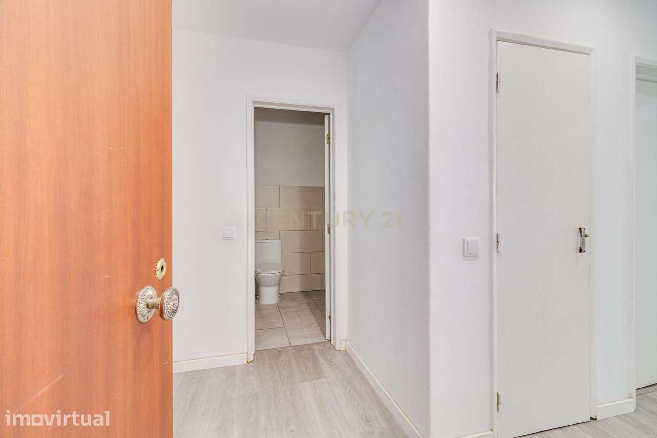 A sua primeira casa pode começar aqui Apartamento T2 Baixa Banheira - Grande imagem: 3/25