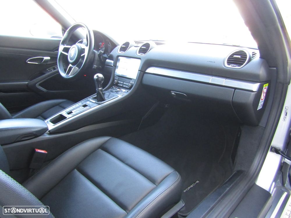 Porsche 718 Boxster 2.0T - 21