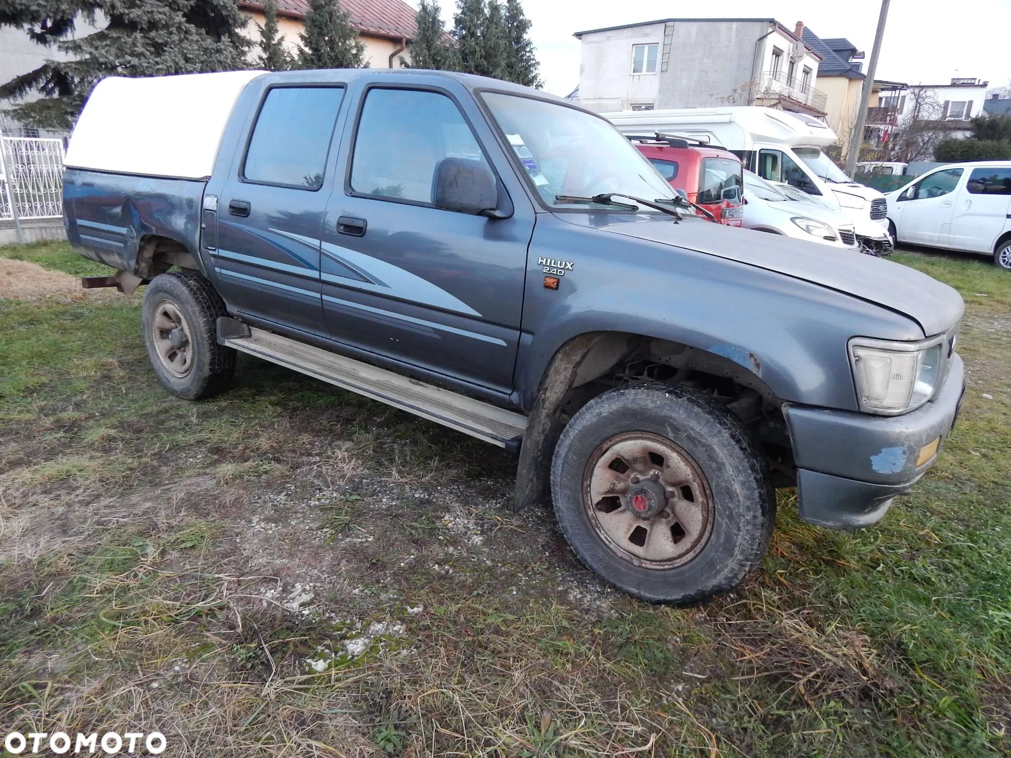 Toyota Hilux 4WD DLX - 1