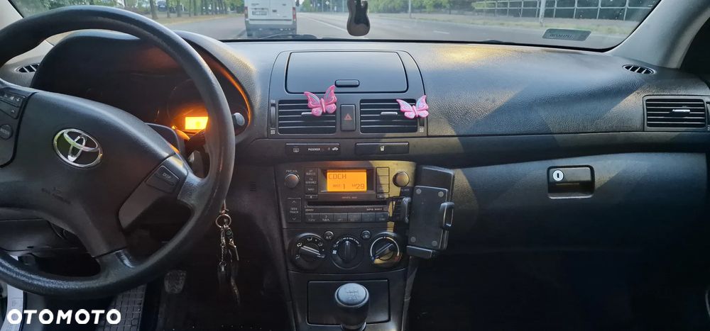 Toyota Avensis - 12