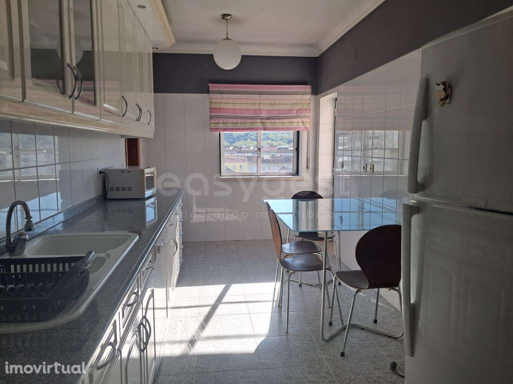 Apartamento T2 com Áreas Generosas, Elevador, Garagem, Box e Arreca... - Grande imagem: 2/22