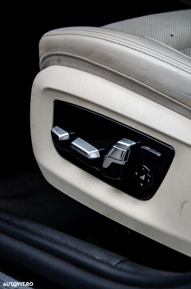 BMW Seria 5 540i xDrive AT - 25