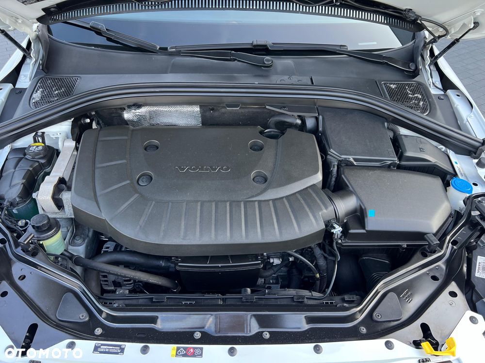 Volvo XC 60 D5 AWD R-Design Momentum - 29