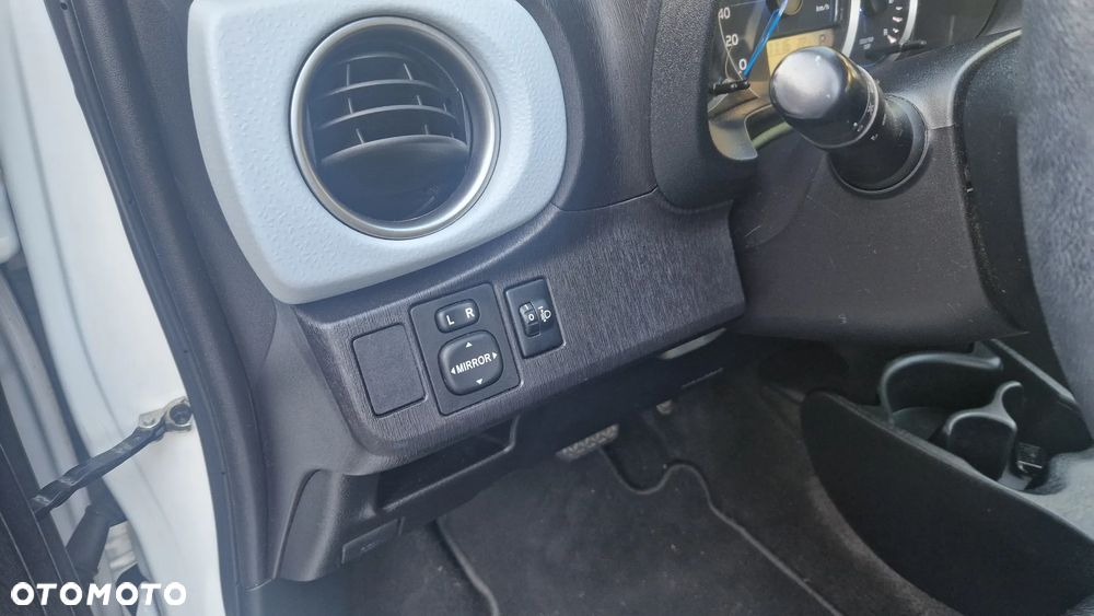 Toyota Yaris Hybrid 1.5 VVT-i Comfort mit Design Paket - 17