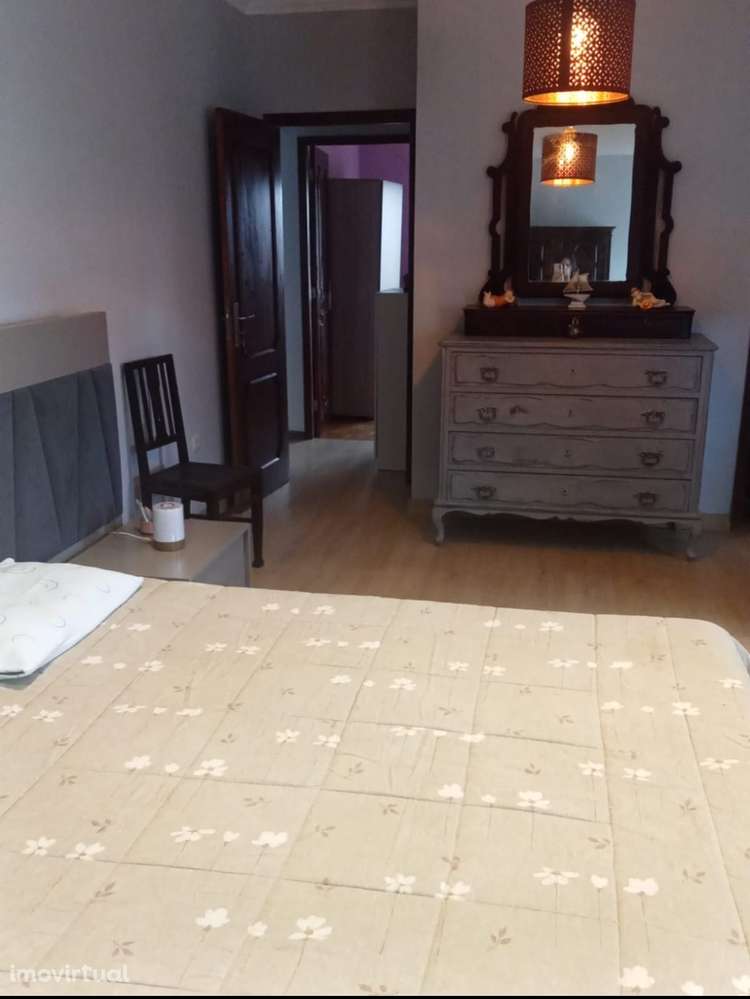 Suíte Mobilada | 400€ |Mais Despesas | Jardim e Parqueamento - Grande imagem: 4/8