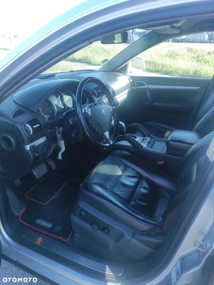 Porsche Cayenne - 8