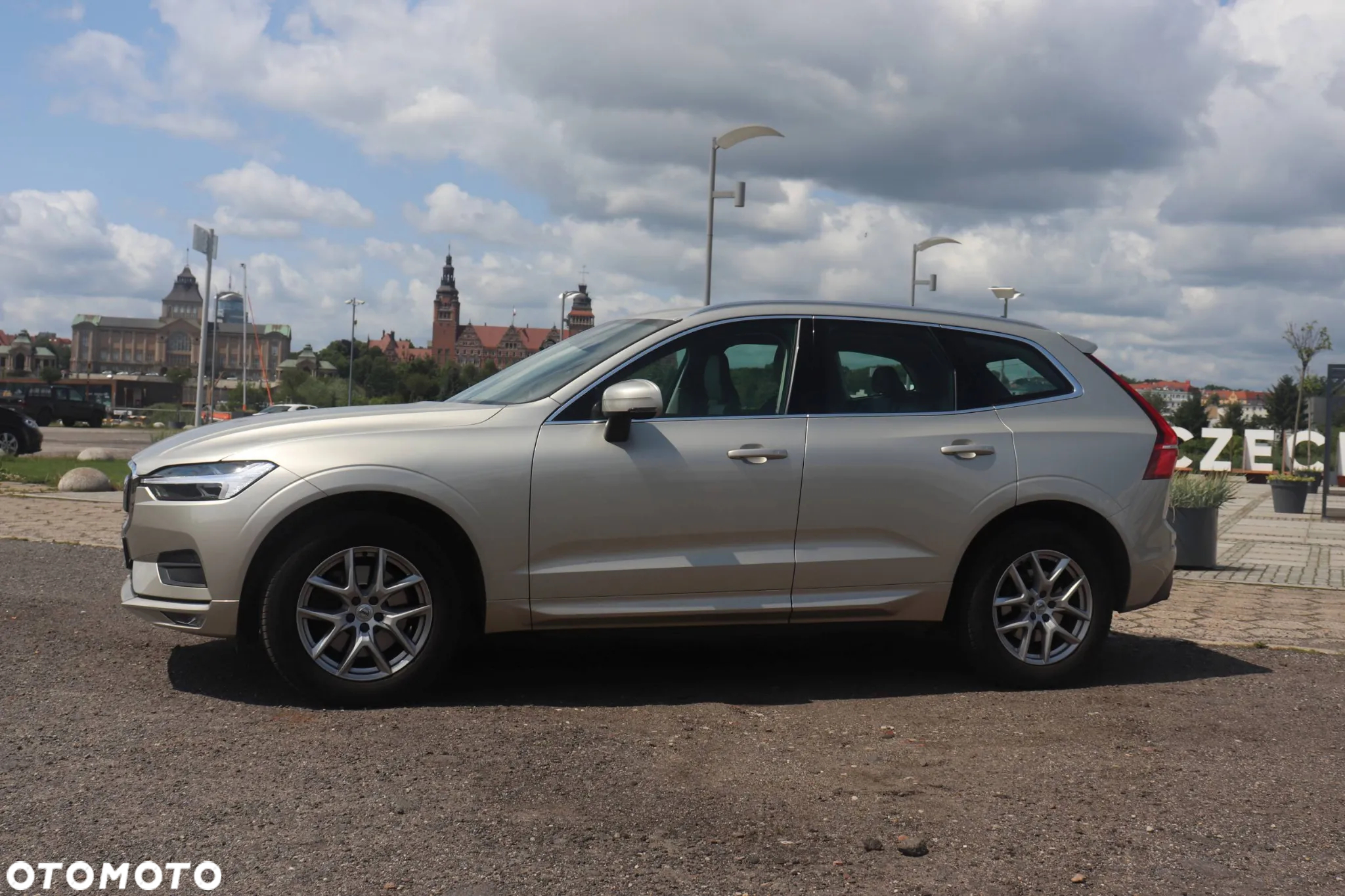 Volvo XC 60 T4 Momentum Pro - 2