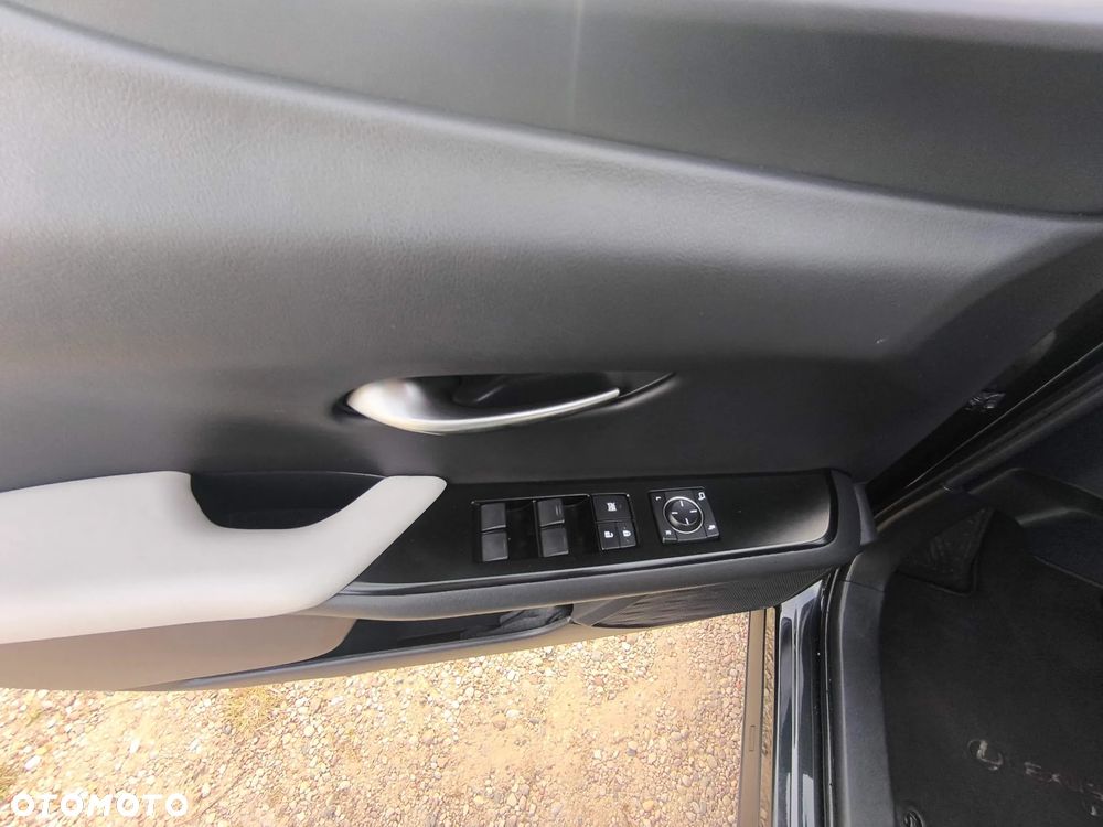 Lexus UX 250h Elegance 2WD - 11