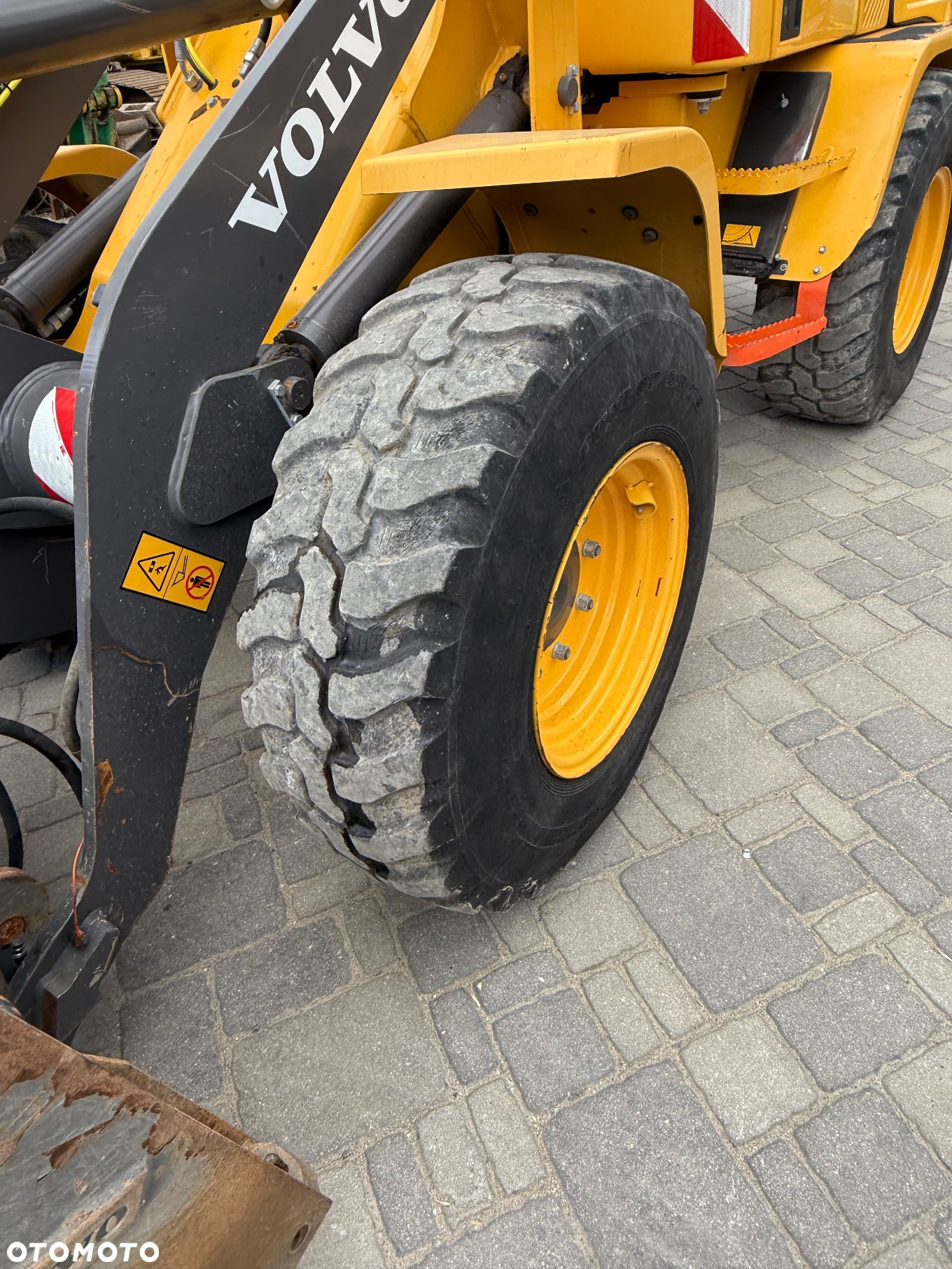 Volvo L30G - 4