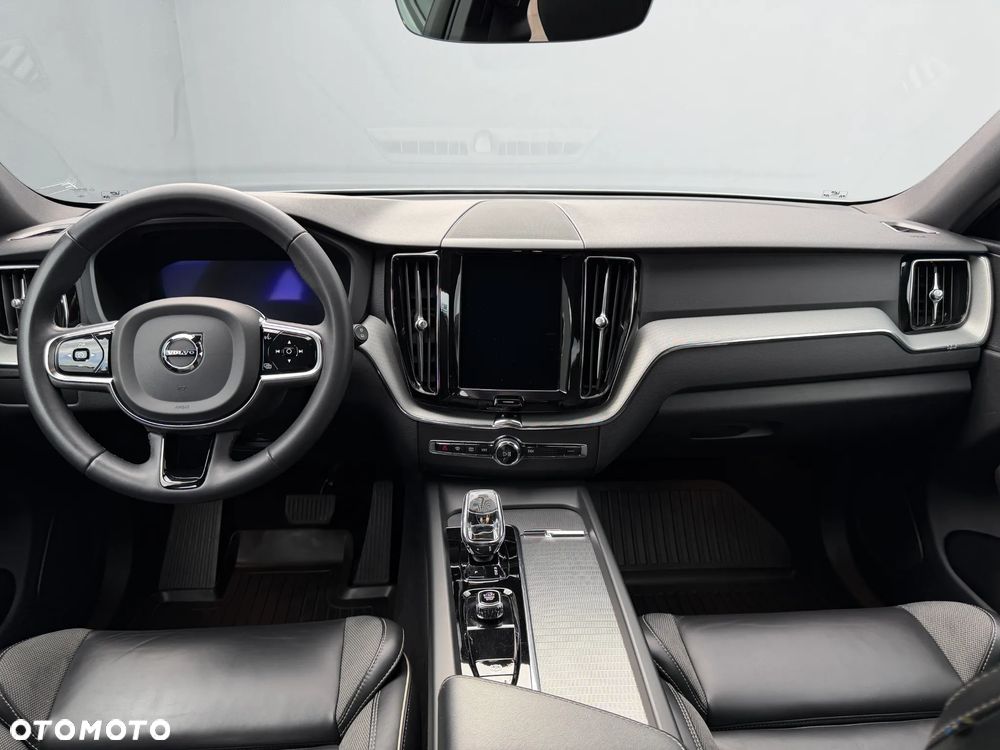 Volvo XC 60 B4 D Plus Dark - 33