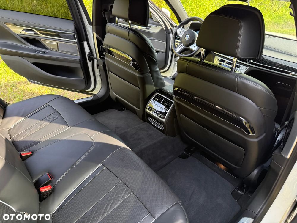 BMW Seria 7 750Li xDrive sport - 27