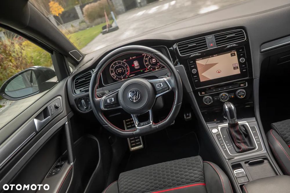 Volkswagen Golf - 37