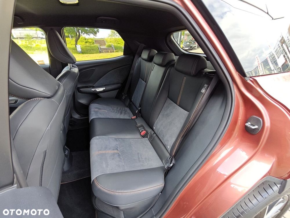 Lexus LBX 1.5 Hybrid Cool - 12