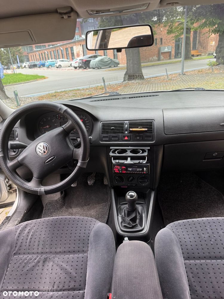 Volkswagen Golf IV 1.6 Highline - 30