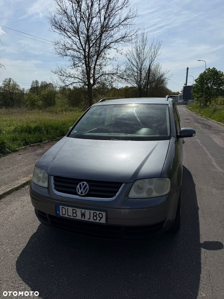 Volkswagen Touran 1.6 FSI Basis - 1