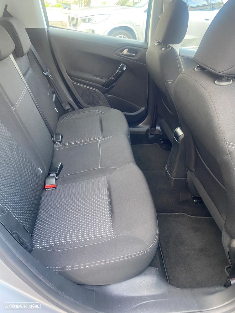 Peugeot 208 PureTech 82 Start & Stop Allure - 16