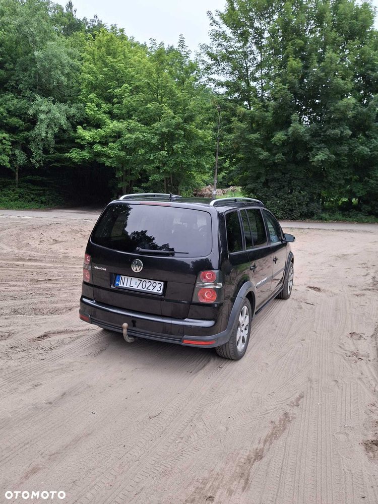 Volkswagen Touran - 4