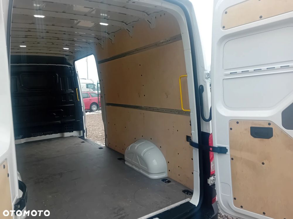 Volkswagen Crafter - 11