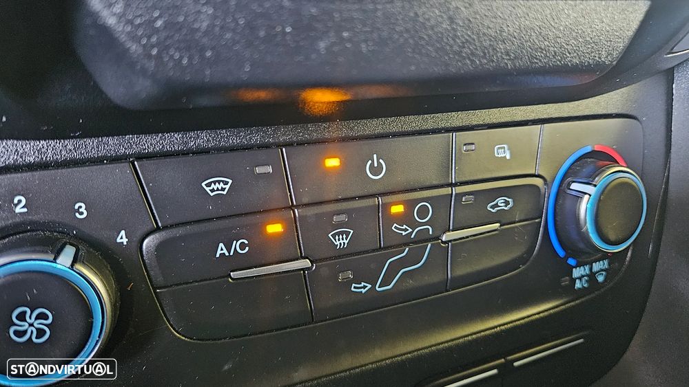 Ford Transit Connect Automática 3Lugares - 25