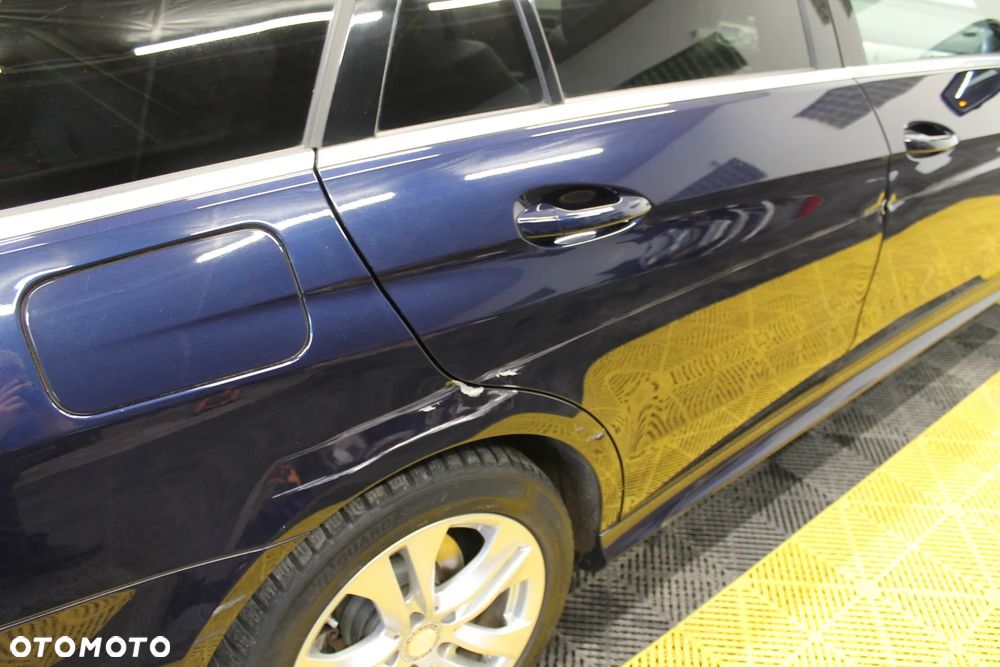 Mercedes-Benz Klasa E 300 BlueTEC 7G-TRONIC - 32