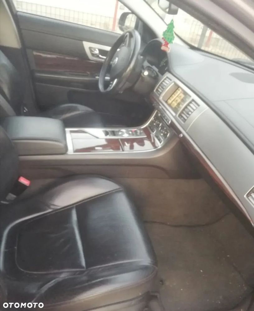 Jaguar XF 2.2 D Luxury - 6