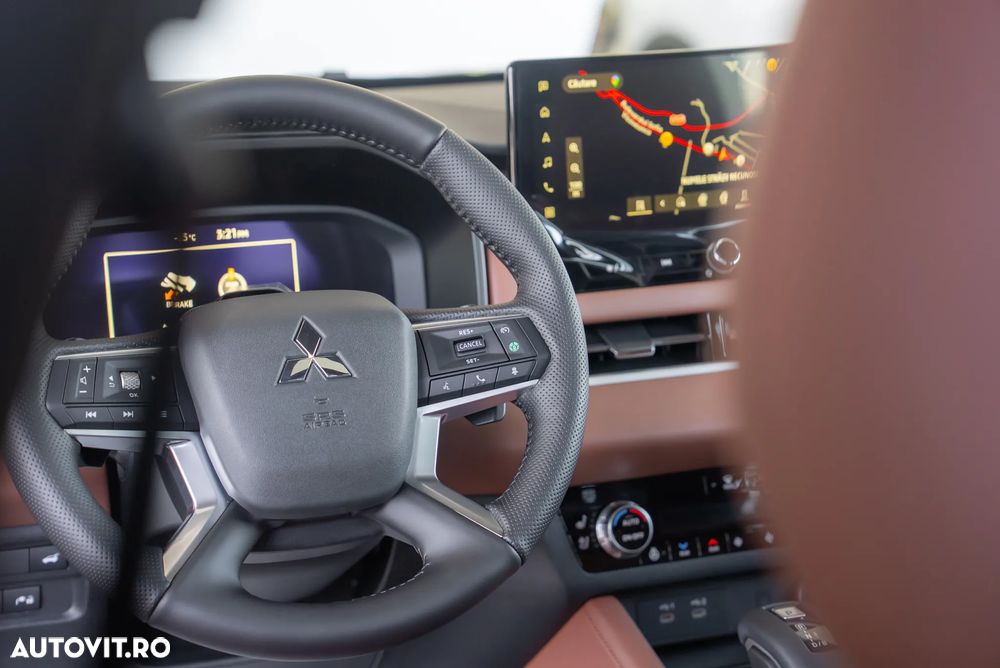 Mitsubishi Outlander 2.4 L 4X4 PHEV Instyle Ultimate - 24