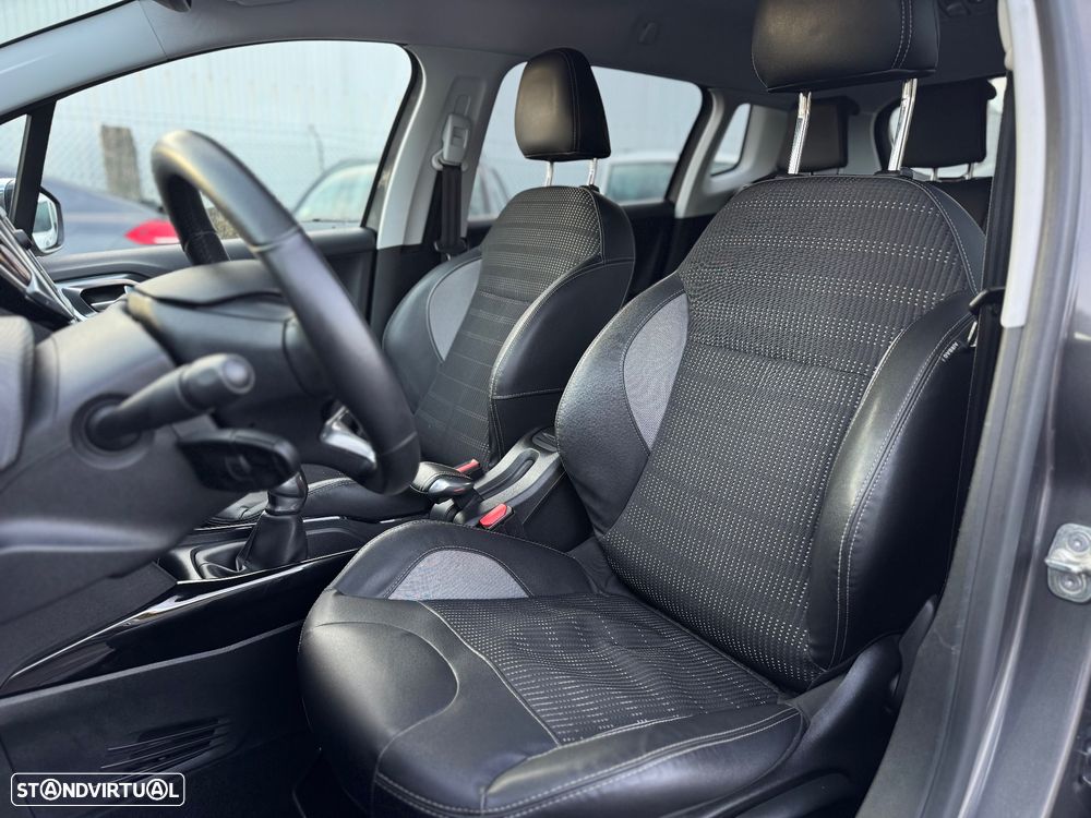 Peugeot 2008 1.2 PureTech Allure - 22