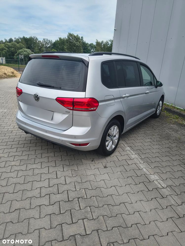 Volkswagen Touran - 12