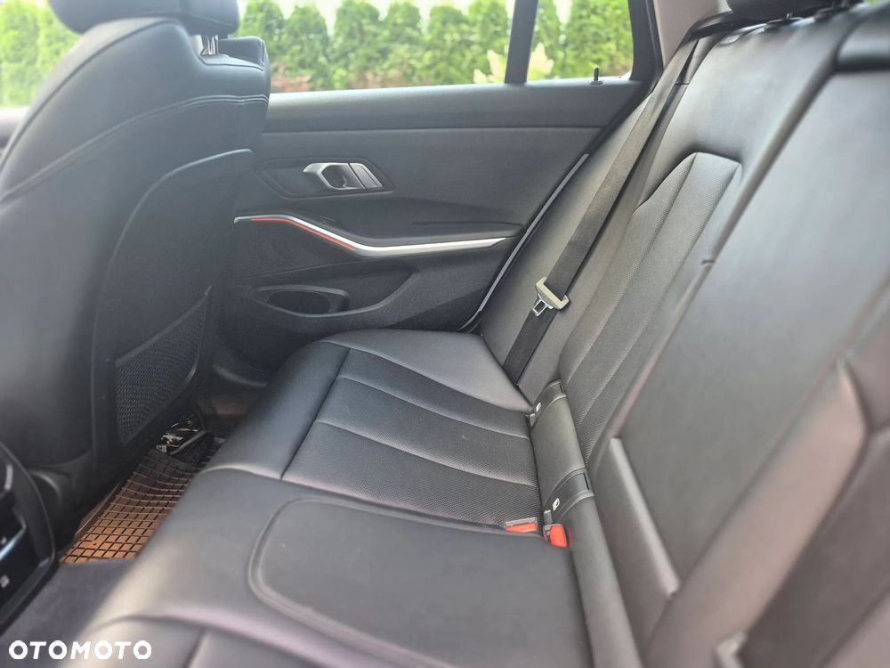 BMW Seria 3 320d MHEV Luxury Line - 32