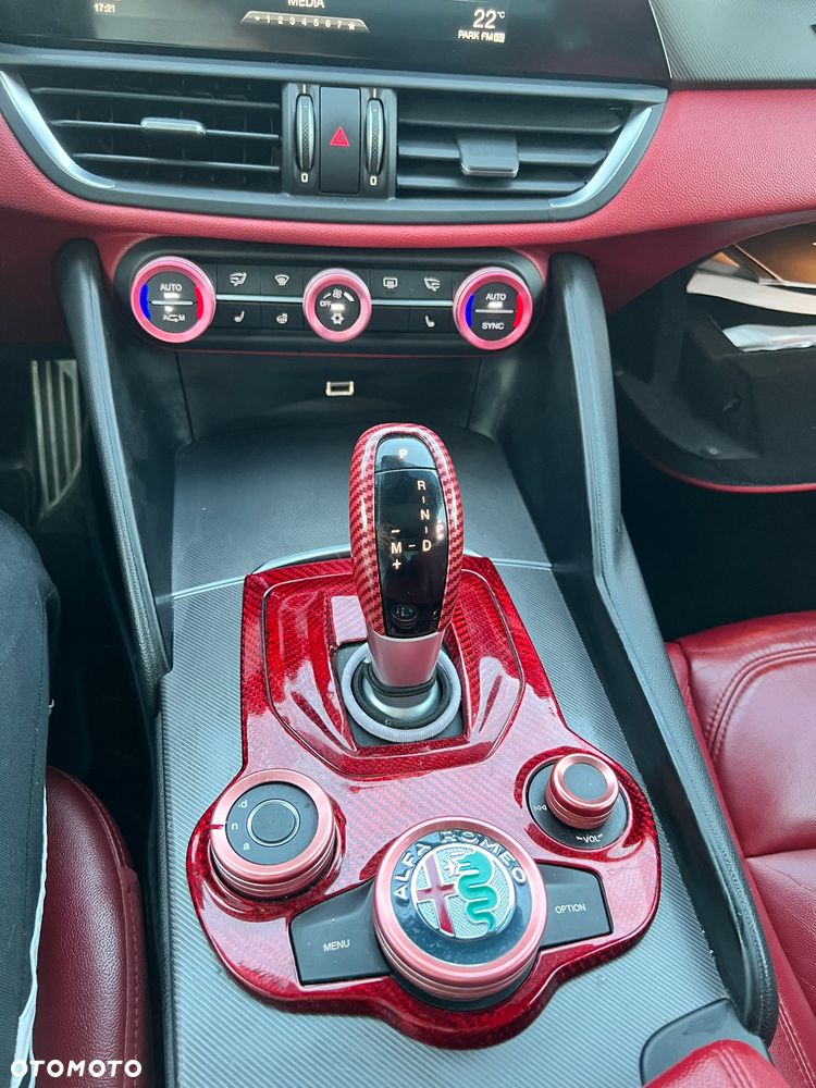 Alfa Romeo Giulia 2.0 Turbo 16V AT8-Q4 Veloce Ti - 16