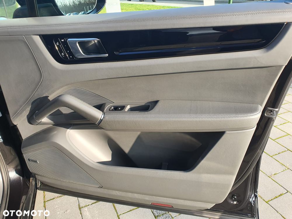 Porsche Cayenne Platinum Edition - 18