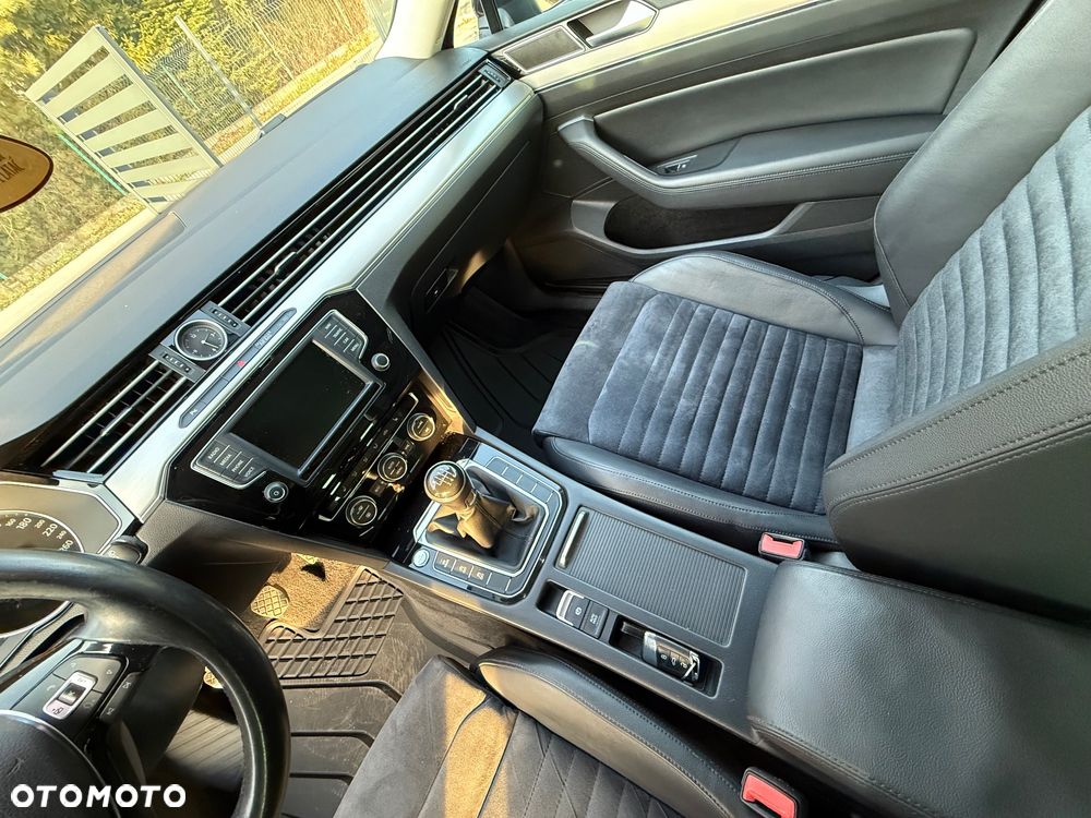 Volkswagen Passat 1.8 TSI BMT Highline - 33